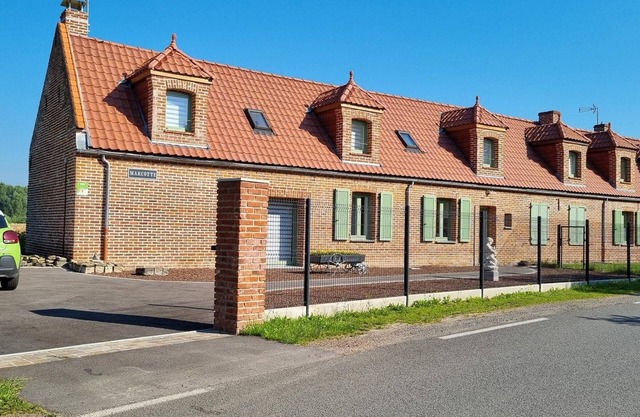 Charming semi-detached house with garden, near forest, pets allowed, parking & WiFi