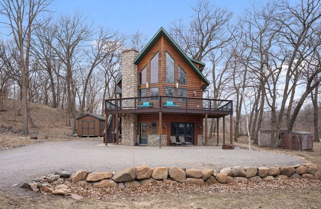 Charming South Haven 3-bedroom Cabin with AC and WiFi
