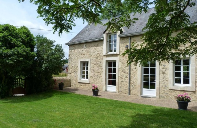 Charming Stone House with Garden, Terrace, Ping-Pong, Near Medieval Sites