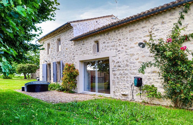 Charming stone house with large natural plot.