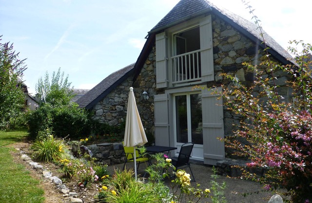 Charming stone house with fireplace, ideal for coocooner