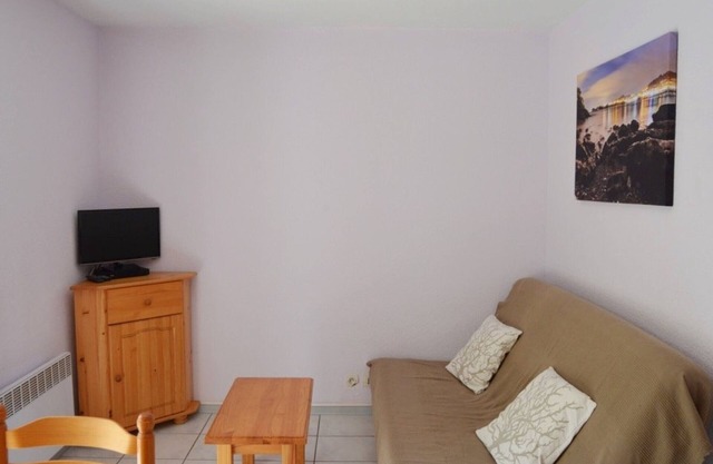 Charming Studio for 4 with Balcony, Parking & Ski Storage – Near Ski Resorts