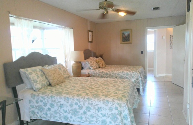 Charming Studio apartment with AC, WiFi in delightful Orlando