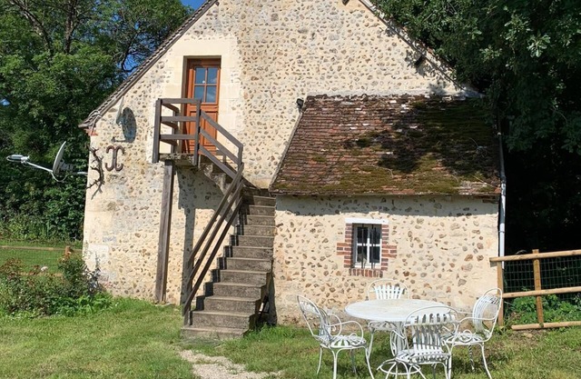 Charming studio in 17th century farmhouse on working horse farm