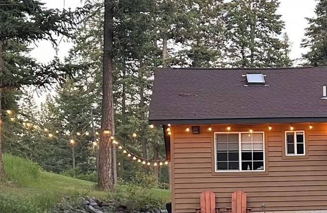 Charming studio guesthouse in delightful Bigfork with AC, WiFi