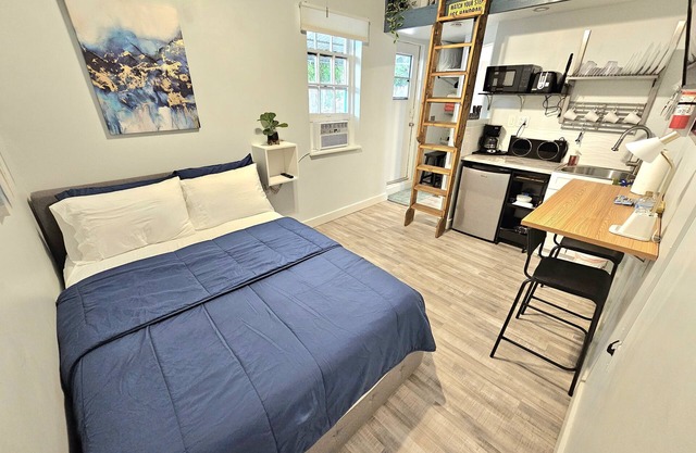 Charming Studio Loft In Hollywood Beach, Free Parking