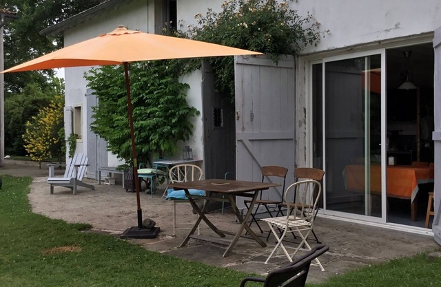 Charming summer cottage, special et quiet green setting, 500m from thermal baths