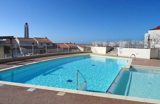 Charming T3 Apartment near Wild Coast, Pool, and Beaches
