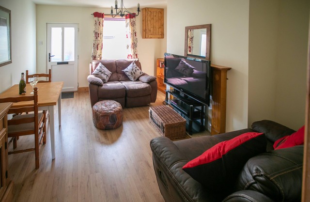 Charming terraced cottage close to Alton Towers