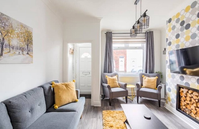 Charming Terraced House in the centre of Hoylake