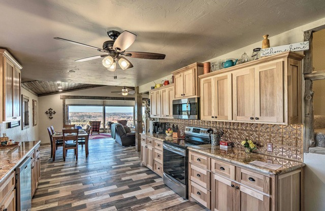 Charming Texas Home w/Stunning Canyon Views!