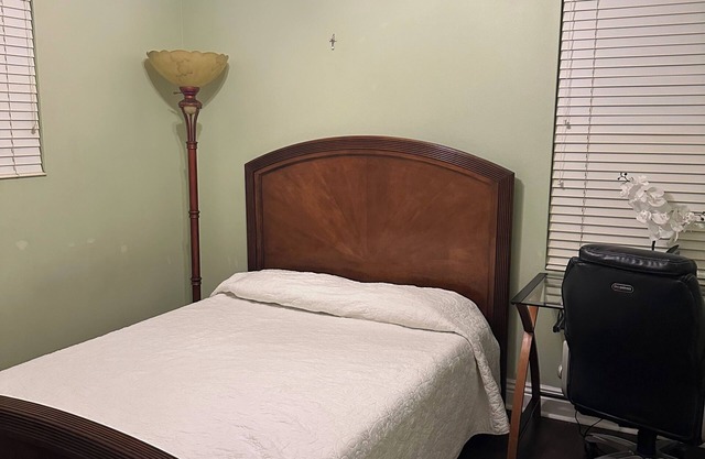 Charming townhome with WiFi and AC in delightful Riverside