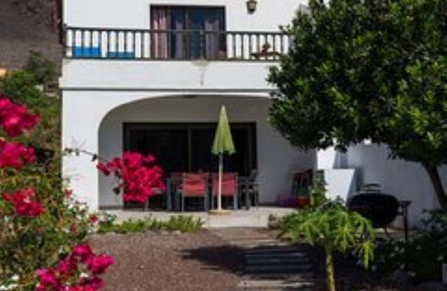 Charming townhouse 100 meters from Playa Calera and overlooking English Mérica