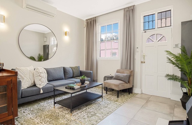 Charming Townhouse In Vibrant Bo-kaap