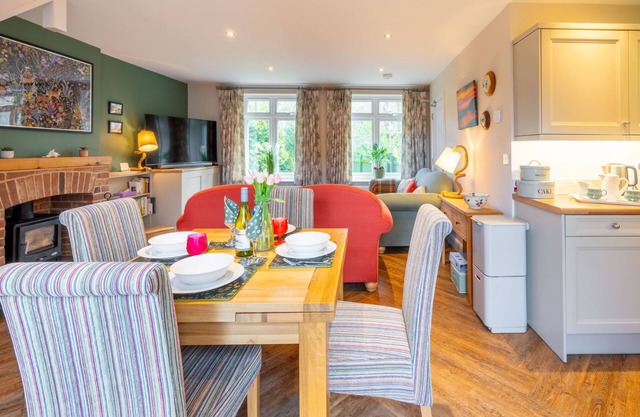 Charming Two Bedroom Cottage Annexe. Completely private with enclosed garden, parking and close to b
