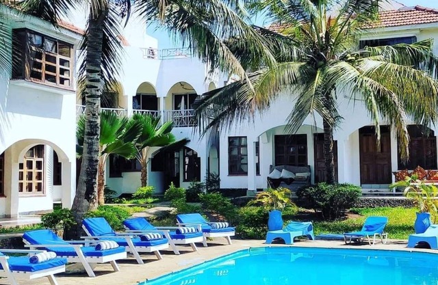 Charming two bedroom villa with WiFi, AC in fantastic Diani