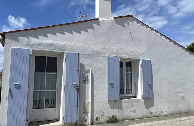 Charming village house close to beach and port, sleeps 4, equipped kitchen, WiFi, pets allowed