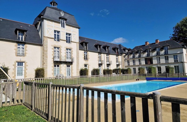 Charming vacation apartment with terrace, pool and parking space - ideal for families