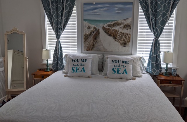 Charming Vacation Home in the Heart of Ventnor NJ ~ Close to Beach, Boards & Bay