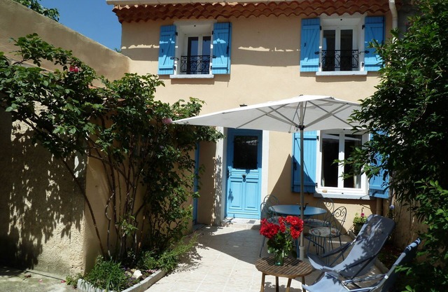 Charming village cottage renovated with taste at the heart of the Vaucluse
