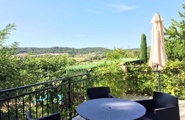 Charming Village House, Uzes 5 Km, Pool, Walled Gardens, Views, 2 bedrooms