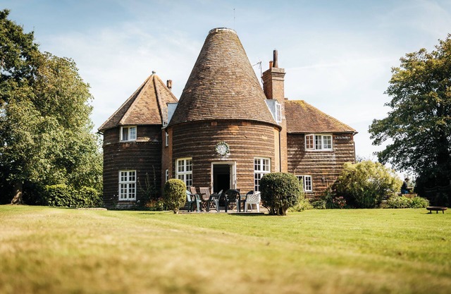 Charming Victorian Oast House, Nestled In Picturesque Countryside, Sleeps Max 12
