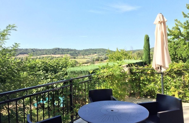 Charming Village House,Uzès 5 Km, Pool, Walled Gardens, Views, 2 bedrooms