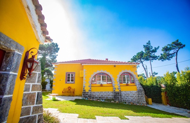 Charming Villa - Colares Sintra - Heated Pool by the Beaches