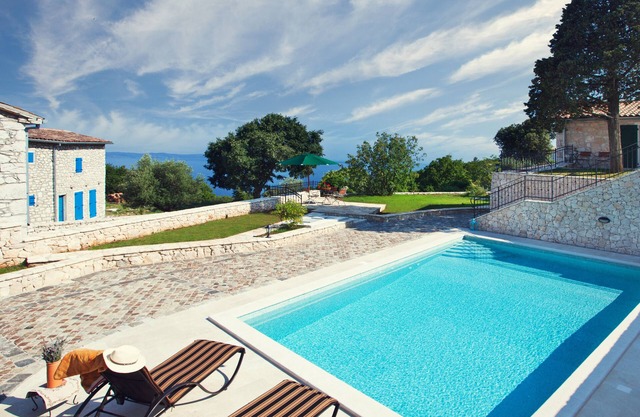 Charming Villa Merula with 50 m² private pool, sea view, pets welcome