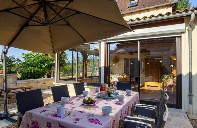 Charming Villa with Private Pool, Gym, and Garden Near Historic Villages