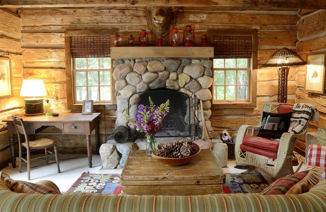 Charming Vintage Cabin on Beautiful Walloon Lake