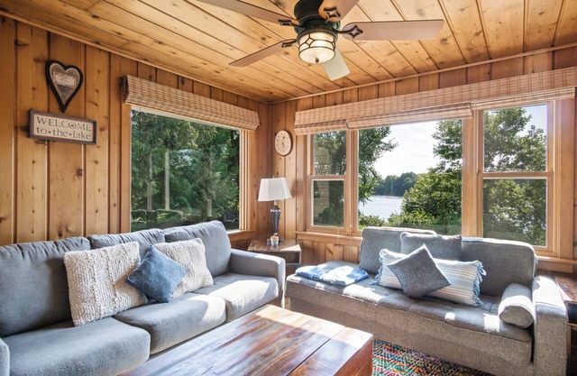 Charming Waterfront Cabin on Lake Wissota: Old Abe Trail, Boat, Swim, Fish, Golf