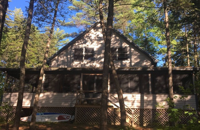 Charming waterfront cottage on Schoodic lake.
