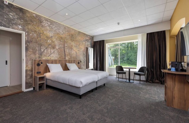 Charming Woodland Stay with Free Parking and Indoor Pool, Near Valkhof Museum! I