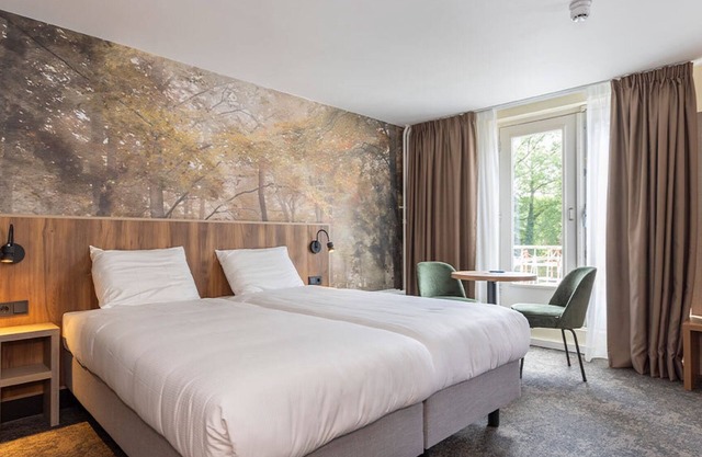 Charming Woodland Stay with Free Parking and Indoor Pool, Near Valkhof Museum!