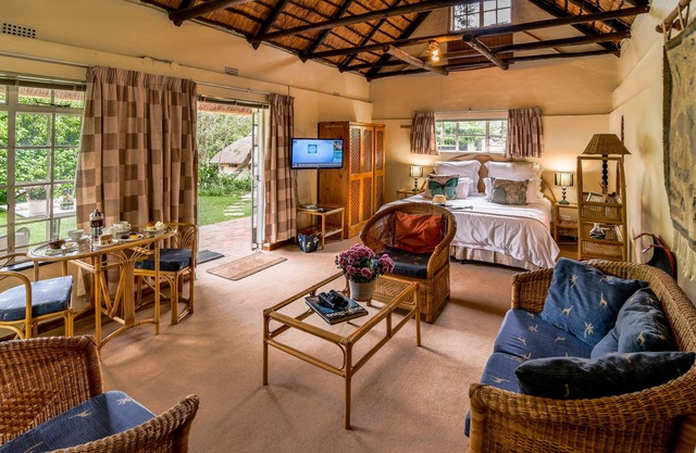 Charming Yellowwood cottage for 2 people in spacious garden!