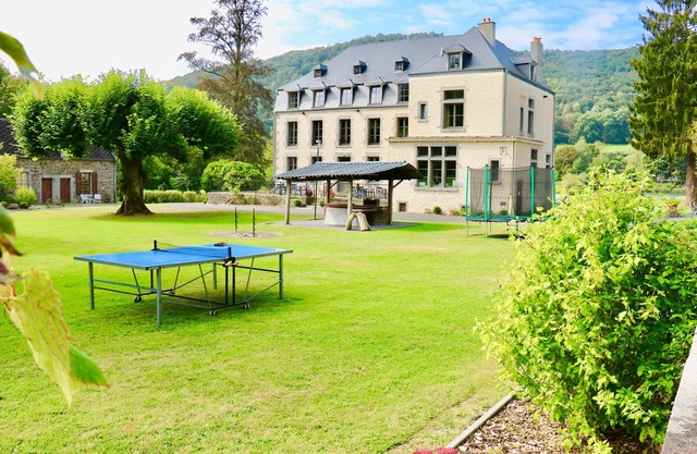 Chateau 20 sleeps in the middle of the woods