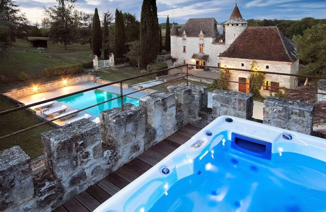 Château in Nouvelle-Aquitaine with Pool & Views