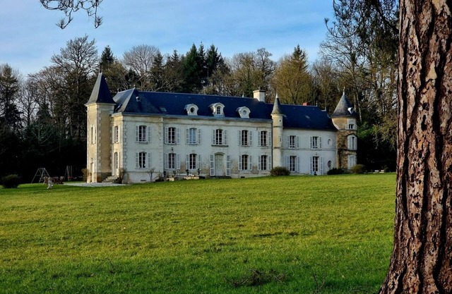 Chateau in the heart of the Perche with large wooded park 4km from Mortagne-au-Perche