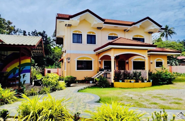 Chateau La Princesa with lovely garden & bar "family friendly villa"