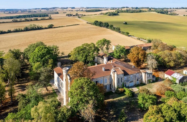 Chateau Rural - Twelve Bedroom Castle, Sleeps 20
