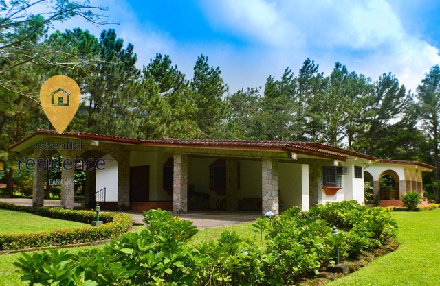 Chateu Estephe – El Valle de Antón