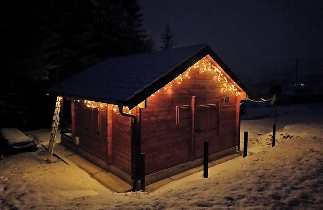 Chechar Inn Zlatar - Serene, deluxe, mountain cottage with detached kitchenette