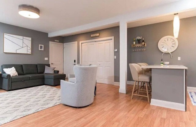 Cheerful 1-bedroom New England Ranch