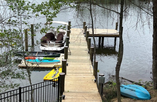 CHeerful 3-bedroom waterfront home