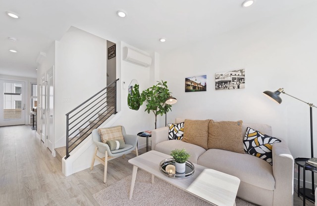 Cheerful 3-bedroom New Townhouse near UW/Seattle Children's with Free Parking