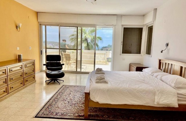 Cheerful 4-bedroom home with Sea & Nature VISTA