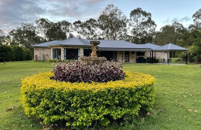 Cheerful 4-bedroom Acreage Holiday Home