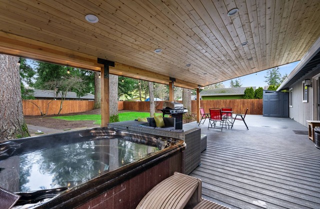 Cheerful 4 bedroom home one level with hot tub and park like feel