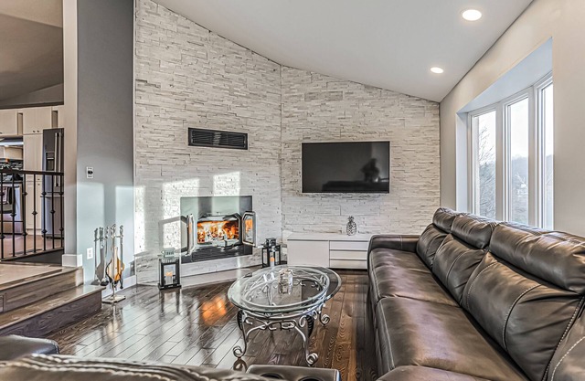 Cheerful 4 bedroom home with in-ground heated pool